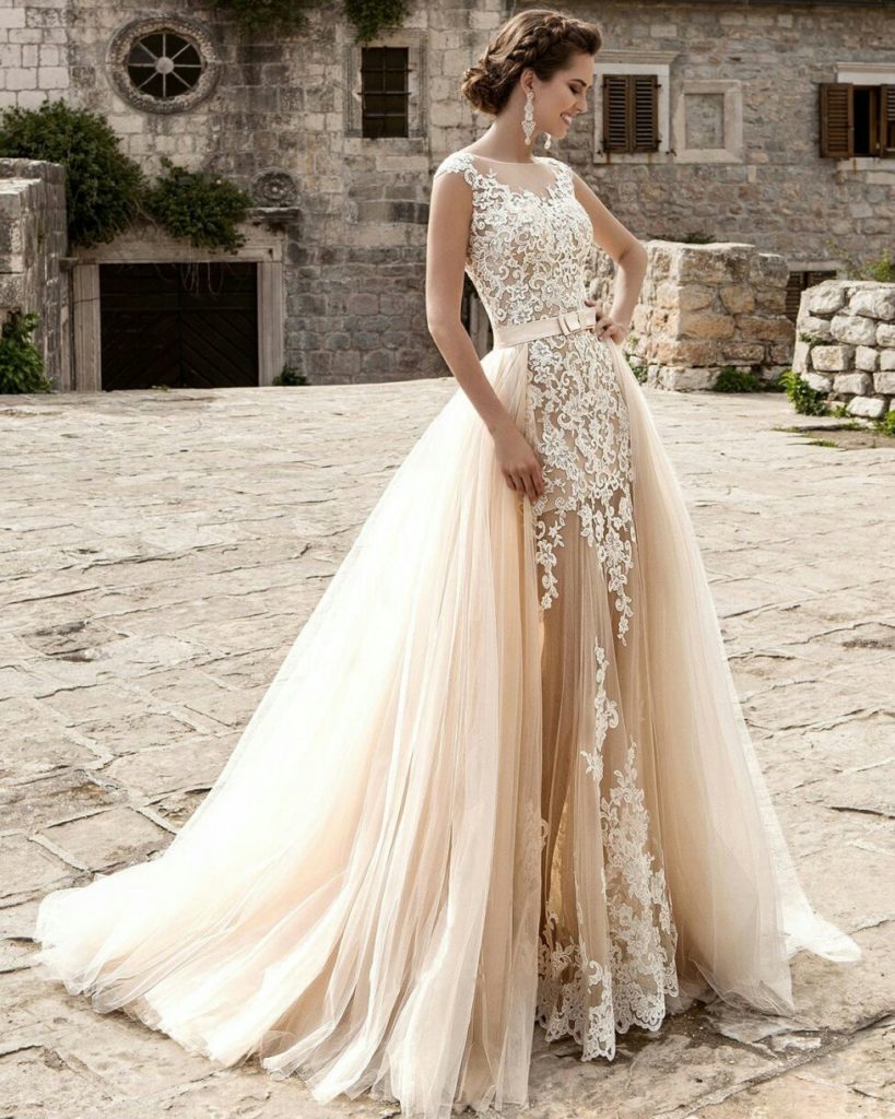 Vestidos de novias coloridos: Gran variedad de significados | Novias